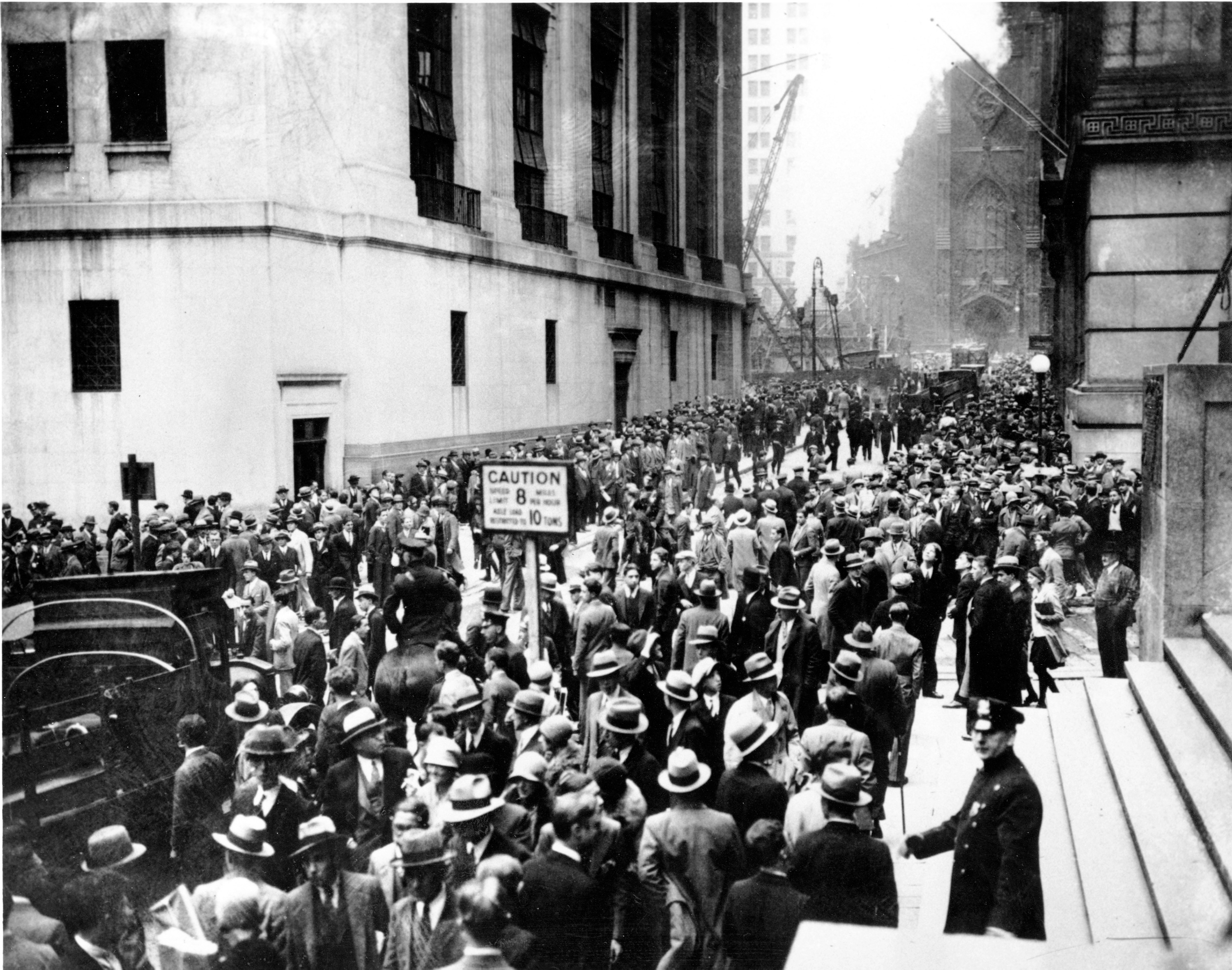 Crowd gathered outside the New York Stock Exchange during the 1929 crash